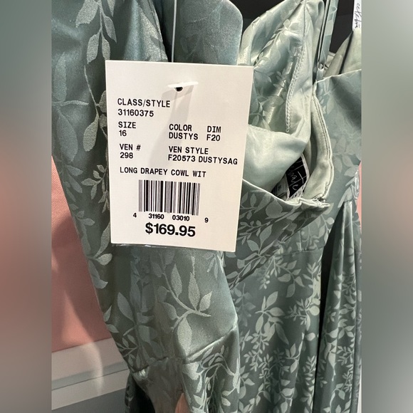 DB Studios Bridesmaid dress - Picture 4 of 5